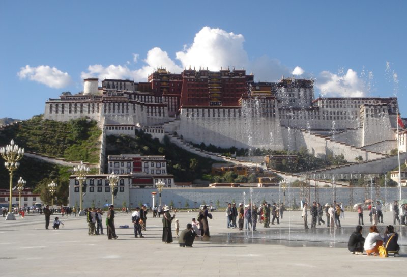 Soubor:Potala from W.jpg