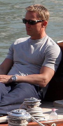 Soubor:Daniel Craig on Venice yacht.jpg